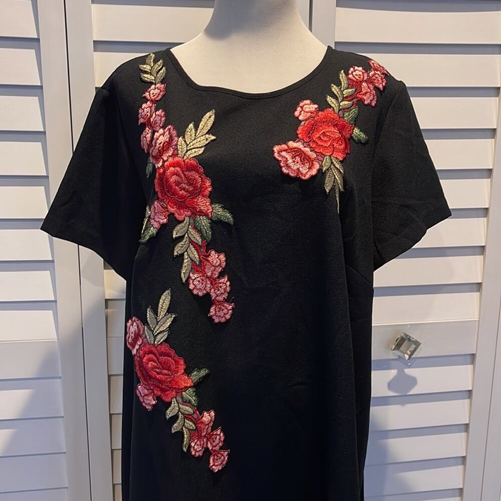 Madison Leigh Embroiled Flowers Dress - Picture 2 of 4